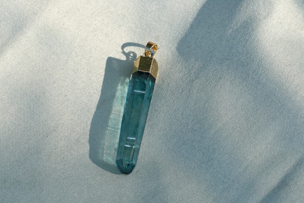 Aqua Aura Pendant psychic , truth, Calming and relaxing 5036